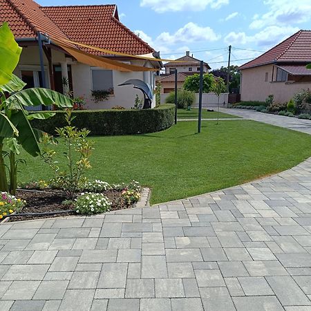 Апартаменты Nemeti Apartmanhaz Хайдусобосло Экстерьер фото
